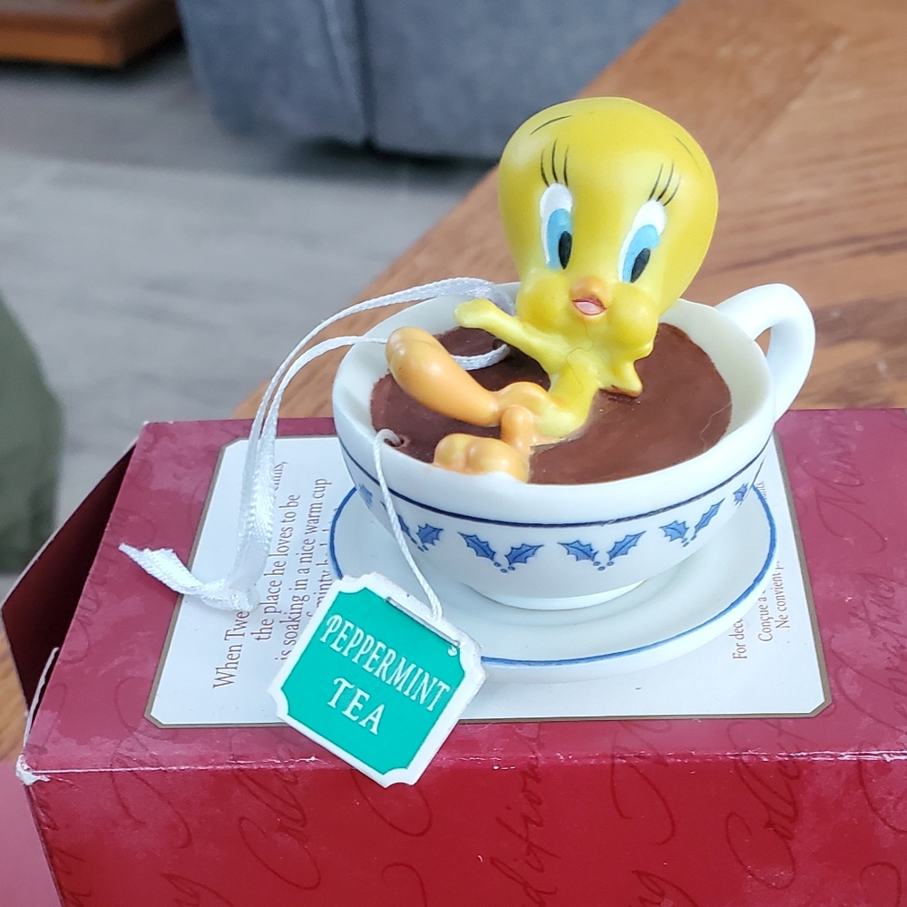 Hallmark Keepsake Ornament - Tweety in Teacup 2001. NWOT - Picture 2 of 5